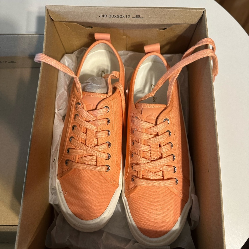 Clarks Orange Canvas Sneakers 7 1/2